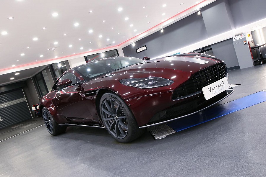 Aston Martin DB11 AMR