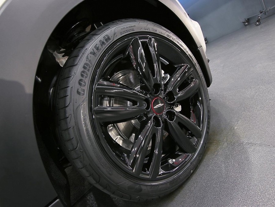 Alloy Wheel Polishing